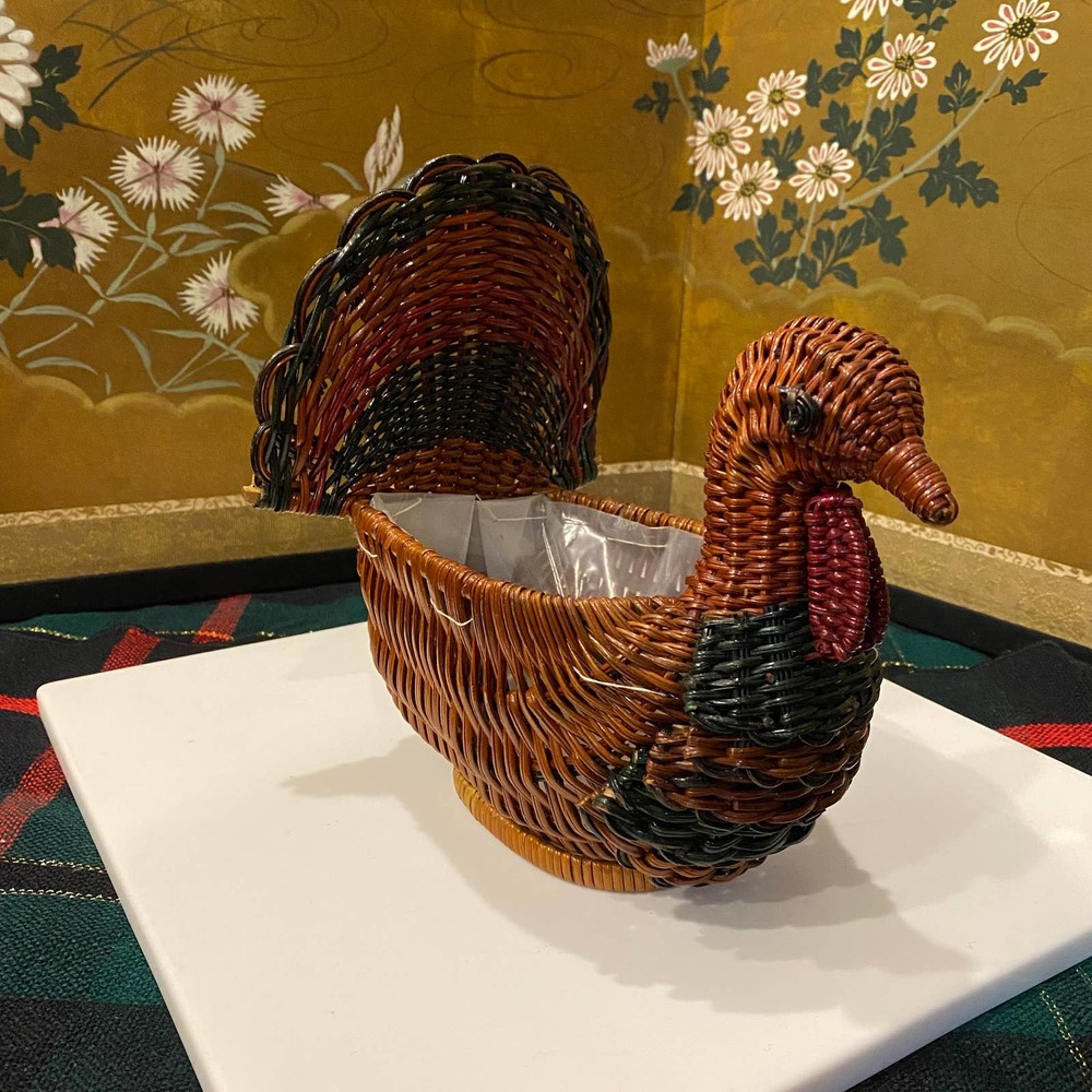 Glossy‎ Wicker Turkey Centerpiece Basket with Waterproof Lining